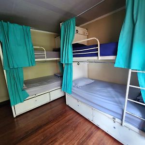 Habitación para Hombres Compartida